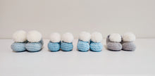 Carregar imagem no visualizador da galeria, Sapatinho Pompom azul/cru
