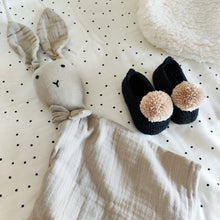 Carregar imagem no visualizador da galeria, Sapatinho Pompom preto/bege