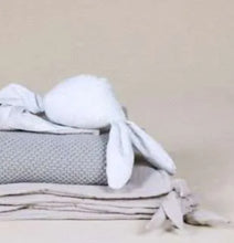 Carregar imagem no visualizador da galeria, Doudou Coelho Lírios Azul