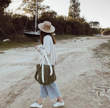 Carregar imagem no visualizador da galeria, Saco caqui corações