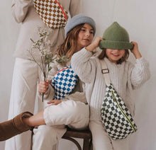 Carregar imagem no visualizador da galeria, Banana Bag branco/caramelo