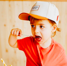 Load image into Gallery viewer, Boné Mini Beige (+6 anos)
