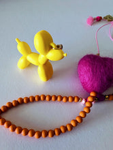 Carregar imagem no visualizador da galeria, Pendente Cão Balão Amarelo