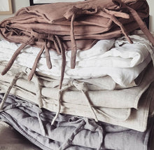 Carregar imagem no visualizador da galeria, Edredão com Almofada Linho