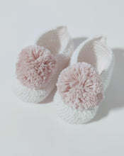 Carregar imagem no visualizador da galeria, Sapatinhos Pompom cru/rosa
