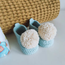 Carregar imagem no visualizador da galeria, Sapatinho Pompom azul/cru