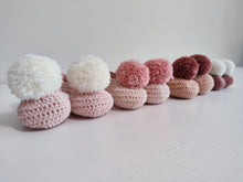 Load image into Gallery viewer, Sapatinhos Pompom rosa/cru
