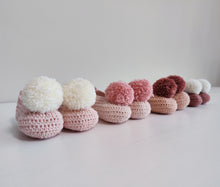 Load image into Gallery viewer, Sapatinho Pompom rosa/rosa
