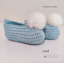 Load image into Gallery viewer, Sapatinho Pompom azul/cru
