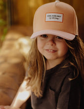Cargar imagen en el visor de la galería, Boné Mini Coral criança
