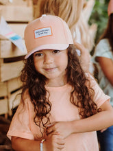 Cargar imagen en el visor de la galería, Boné Mini Coral criança

