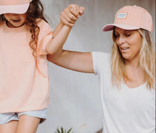Cargar imagen en el visor de la galería, Boné Coral Cool Mum
