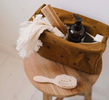 Carregar imagem no visualizador da galeria, Necessaire VIC mostarda corações
