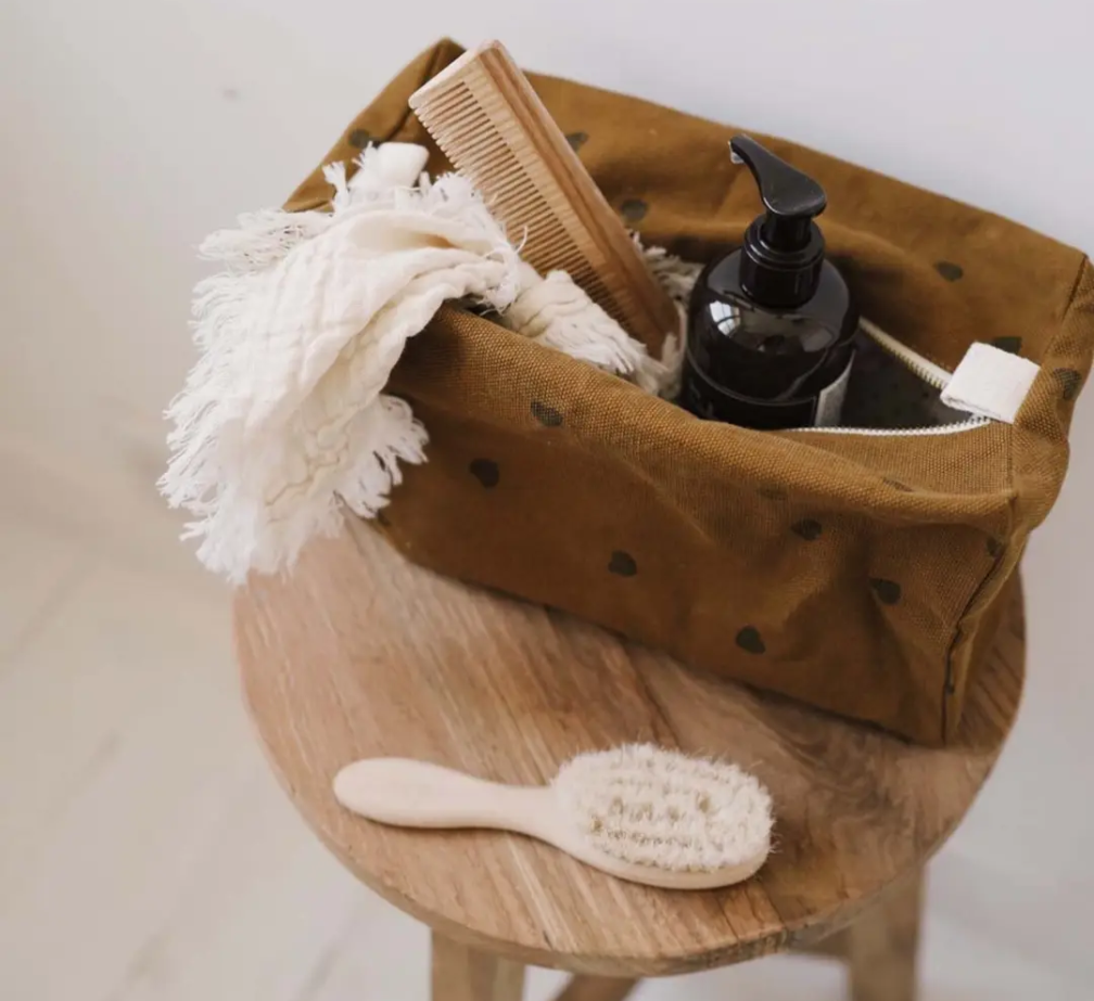 Necessaire VIC mostarda corações