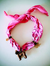 Load image into Gallery viewer, Colar bandana Rosa
