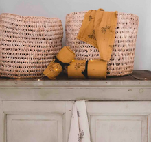 Load image into Gallery viewer, Musselina Flor mostarda 70x70cm
