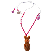 Carregar imagem no visualizador da galeria, Pendente Coelhinho Peluche
